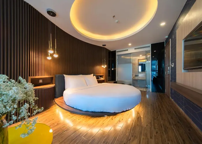 Aaron Hotel