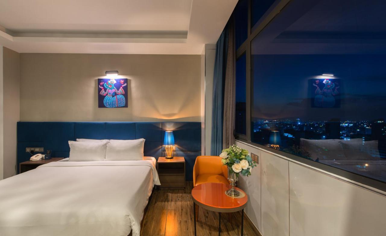 Aaron Khách sạn 3*